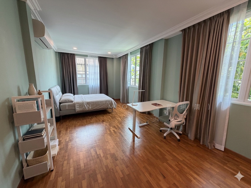 3-Storey Bungalow Near Singapore American School, Woodgrove Avenue, 5 Bedrooms, 6,500 sqft, Bungalow House For Rent, by Vivien Mok (莫琍清), 500081832 - Junior Master Bedroom - PropertyGuru.com.sg