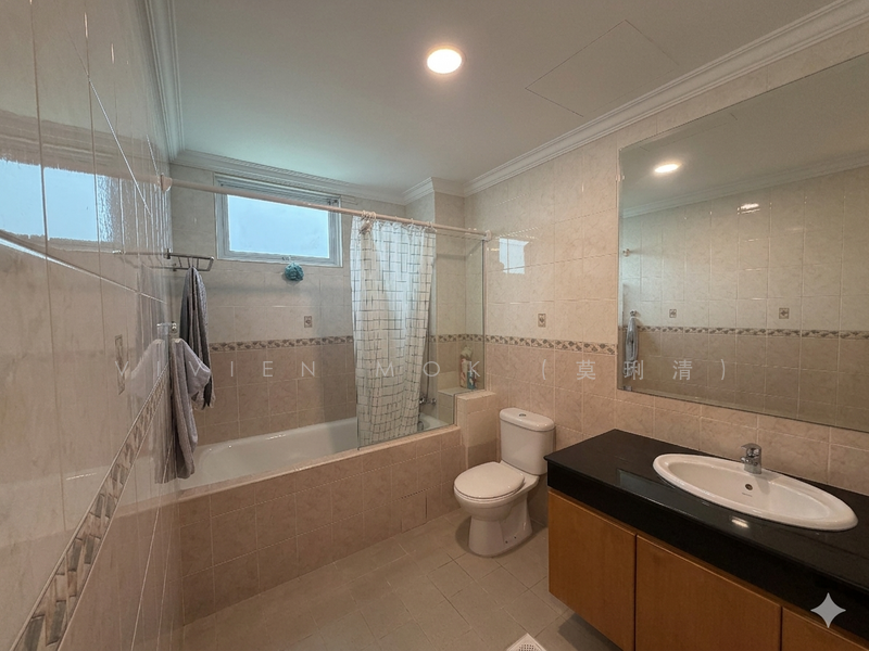 3-Storey Bungalow Near Singapore American School, Woodgrove Avenue, 5 Bedrooms, 6,500 sqft, Bungalow House For Rent, by Vivien Mok (莫琍清), 500081832 - Bathroom - PropertyGuru.com.sg