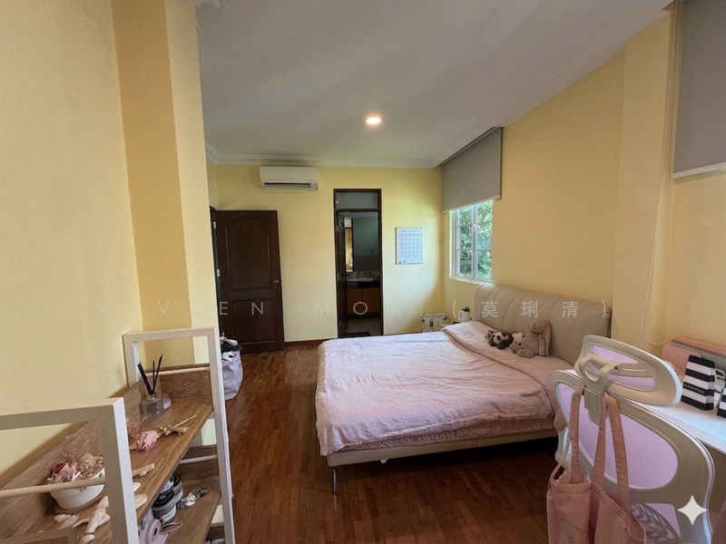 3-Storey Bungalow Near Singapore American School, Woodgrove Avenue, 5 Bedrooms, 6,500 sqft, Bungalow House For Rent, by Vivien Mok (莫琍清), 500081832 - Bedroom - PropertyGuru.com.sg