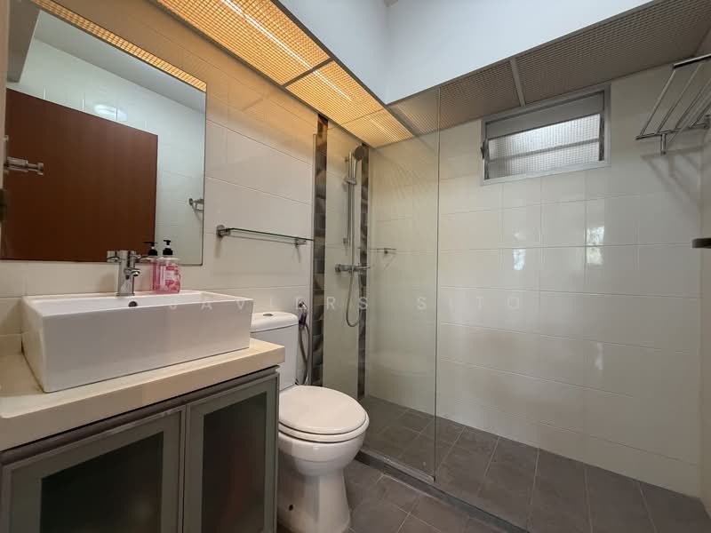 426A Yishun Avenue 11 HDB Flat For Sale at S$ 588,000 | PropertyGuru Singapore - Bathroom