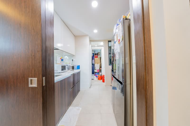 Symphony Suites Condominium For Sale at S$ 1,450,000 | PropertyGuru Singapore - Kitchen