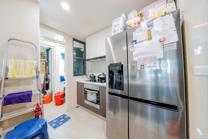 Symphony Suites Condominium For Sale at S$ 1,450,000 | PropertyGuru Singapore - Kitchen