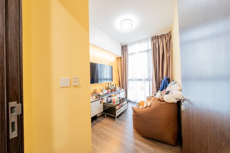 Symphony Suites Condominium For Sale at S$ 1,450,000 | PropertyGuru Singapore - Living Room