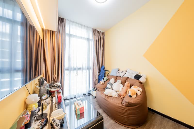 Symphony Suites Condominium For Sale at S$ 1,450,000 | PropertyGuru Singapore - Living Room