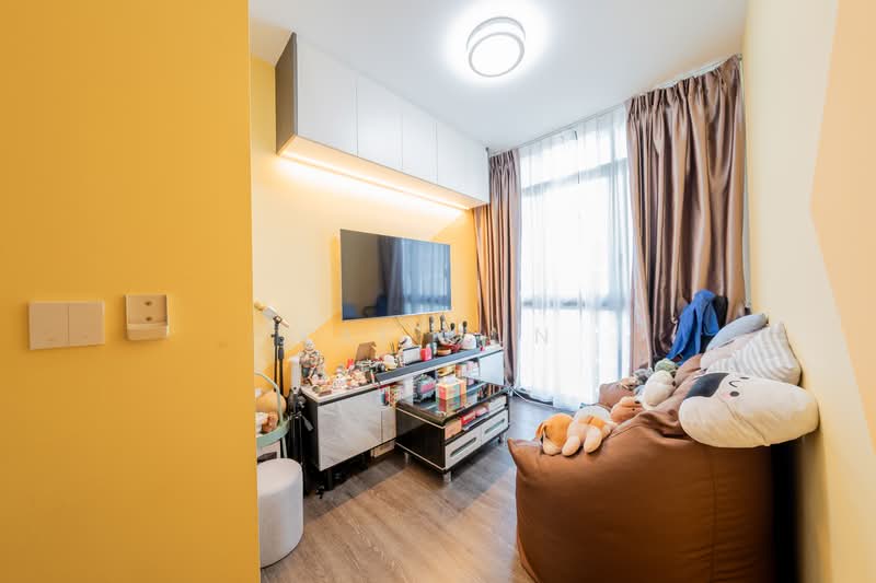 Symphony Suites Condominium For Sale at S$ 1,450,000 | PropertyGuru Singapore - Living Room