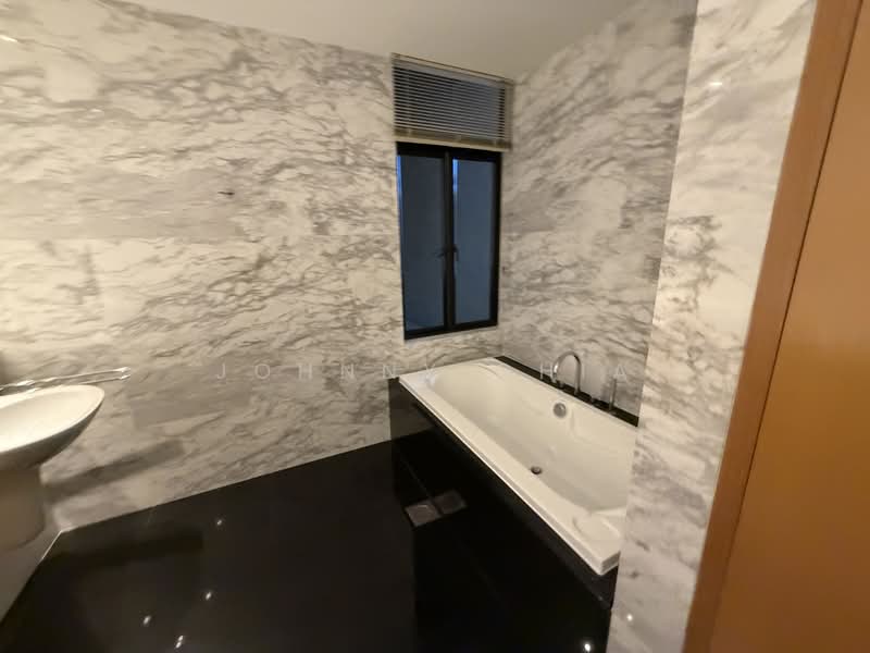 The Colonnade, 82 Grange Road, 3 Bedrooms, 3,993 sqft, Condominium For Rent, by Johnny Chia, 500081848 - Bathroom - PropertyGuru.com.sg