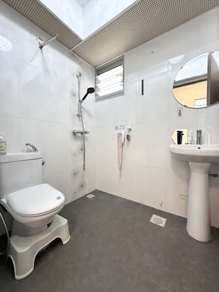 106B Bidadari Park Drive HDB Flat For Sale at S$ 1,220,000 | PropertyGuru Singapore - Bathroom