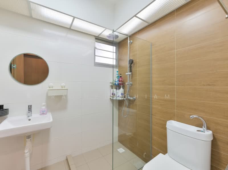 874C Tampines Street 85 HDB Flat For Sale at S$ 949,000 | PropertyGuru Singapore - Bathroom