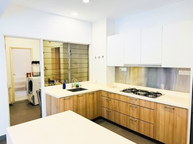 Pinewood Gardens Condominium For Sale at S$ 4,300,000 | PropertyGuru Singapore - Kitchen