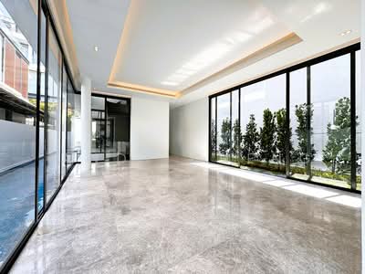 For Sale - Holland Grove Brand New Luxurious Modern Detached