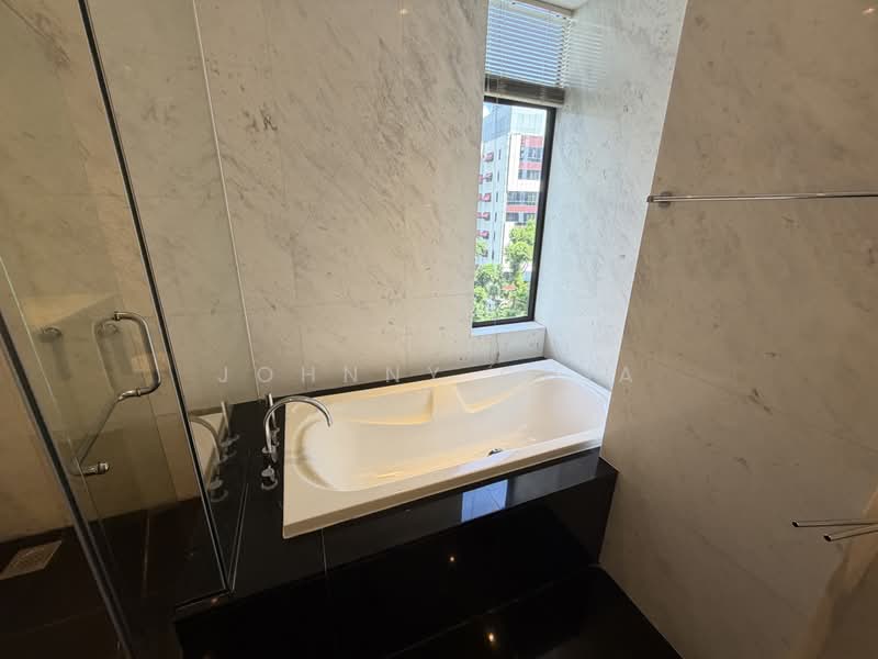 The Colonnade, 82 Grange Road, 2 Bedrooms, 2,883 sqft, Condominium For Rent, by Johnny Chia, 500081863 - Bathroom - PropertyGuru.com.sg