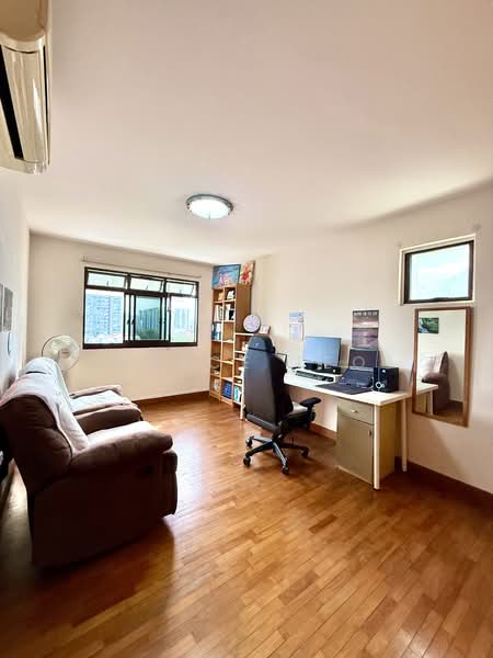 375 Hougang Street 31 HDB Flat For Sale at S$ 1,200,000 | PropertyGuru Singapore - Bedroom