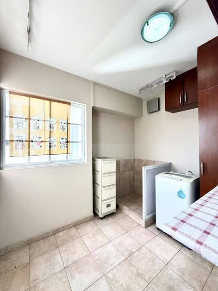 375 Hougang Street 31 HDB Flat For Sale at S$ 1,200,000 | PropertyGuru Singapore - Service balcony