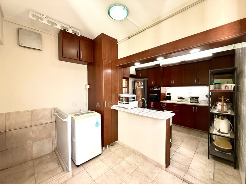 375 Hougang Street 31 HDB Flat For Sale at S$ 1,200,000 | PropertyGuru Singapore - Kitchen