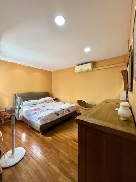 375 Hougang Street 31 HDB Flat For Sale at S$ 1,200,000 | PropertyGuru Singapore - Bedroom