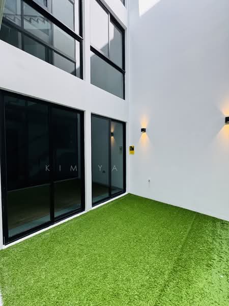 Brand New with pool & Jacuzzi, 5 levels with lift for Muti-generation Terraced House For Sale at S$ 9,580,000 | PropertyGuru Singapore - Exterior