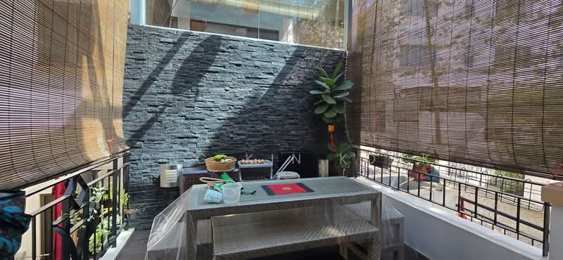 D'Manor Terraced House For Sale at S$ 2,889,000 | PropertyGuru Singapore - Lvl 1 - Covered Terrace