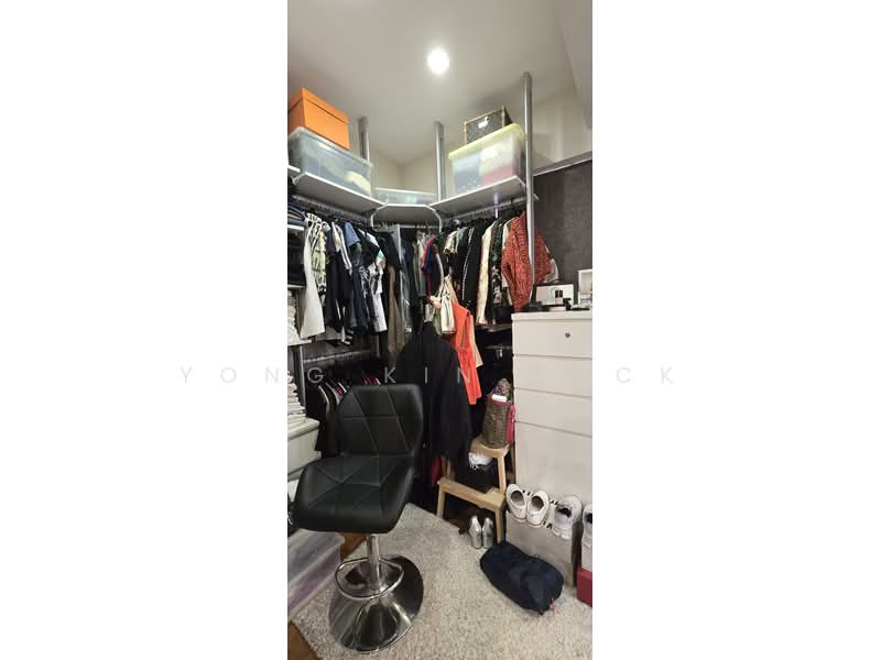 D'Manor Terraced House For Sale at S$ 2,889,000 | PropertyGuru Singapore - Lvl 2 - Master Walkin Wardrobe