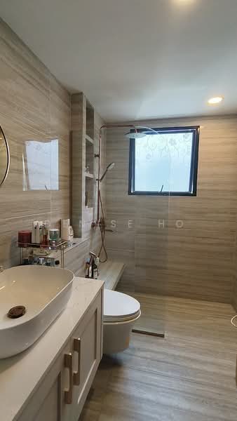 Central Green Condominium For Sale at S$ 2,860,000 | PropertyGuru Singapore - Bathroom