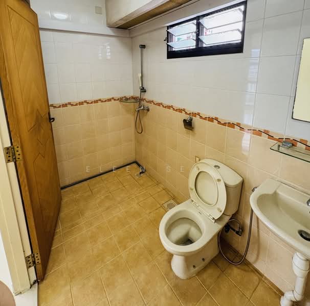 79B Toa Payoh Central HDB Flat For Sale at S$ 1,180,000 | PropertyGuru Singapore - Bathroom