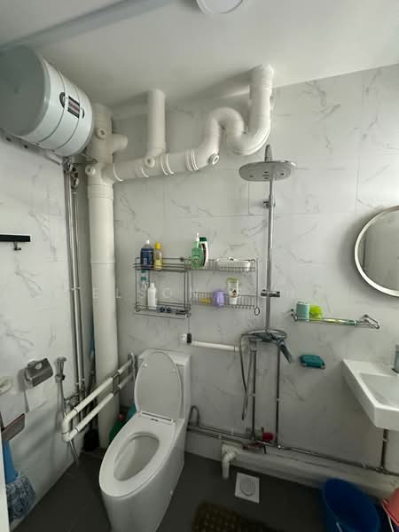 109 Lengkong Tiga, 109 Lengkong Tiga, 3 Bedrooms, 1,377 sqft, HDB Flat For Rent, by ELSON SOH, 500081914 - Bathroom - PropertyGuru.com.sg