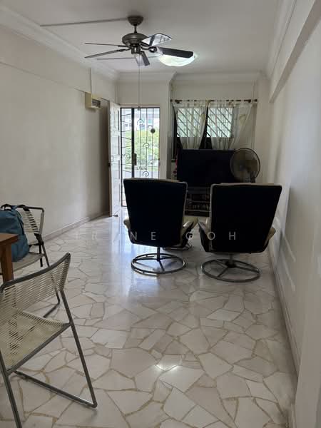 301 Ang Mo Kio Avenue 3 HDB Flat For Sale at S$ 473,000 | PropertyGuru Singapore - Living Room
