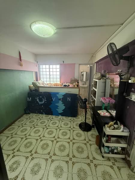 321 Hougang Avenue 5 HDB Flat For Sale at S$ 450,000 | PropertyGuru Singapore - Bedroom