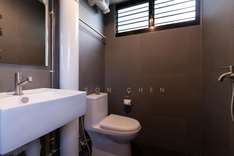 308 Clementi Avenue 4 HDB Flat For Sale at S$ 568,000 | PropertyGuru Singapore - Bathroom