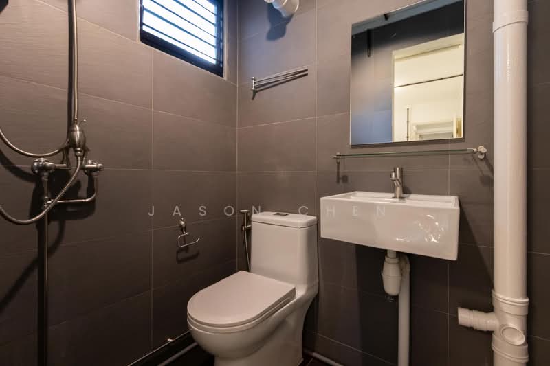 308 Clementi Avenue 4 HDB Flat For Sale at S$ 568,000 | PropertyGuru Singapore - Bathroom