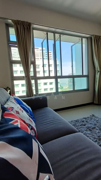90A Telok Blangah Street 31, 90A Telok Blangah Street 31, 3 Bedrooms, 1,001 sqft, HDB Flat For Sale, by Quah Susan, 500081935 - Living Room & external view - PropertyGuru.com.sg