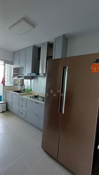 90A Telok Blangah Street 31, 90A Telok Blangah Street 31, 3 Bedrooms, 1,001 sqft, HDB Flat For Sale, by Quah Susan, 500081935 - Kitchen-cabinets on both sides - PropertyGuru.com.sg