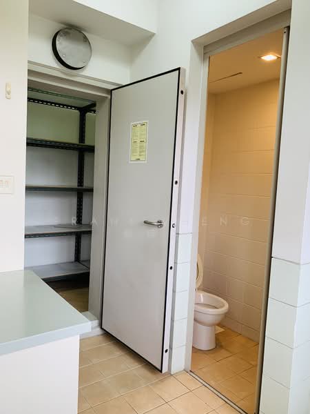 Le Crescendo Condominium For Sale at S$ 2,060,000 | PropertyGuru Singapore - Bathroom