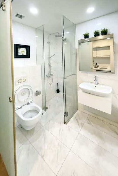 Fulcrum Condominium For Sale at S$ 1,720,000 | PropertyGuru Singapore - Bathroom