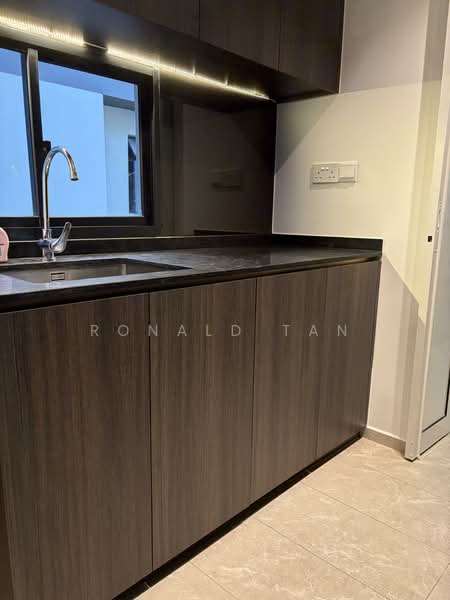 Park Colonial Condominium For Sale at S$ 3,600,000 | PropertyGuru Singapore - Kitchen