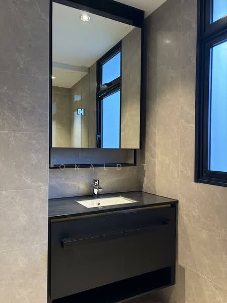 Park Colonial Condominium For Sale at S$ 3,600,000 | PropertyGuru Singapore - Bathroom