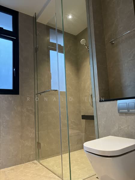 Park Colonial Condominium For Sale at S$ 3,600,000 | PropertyGuru Singapore - Bathroom