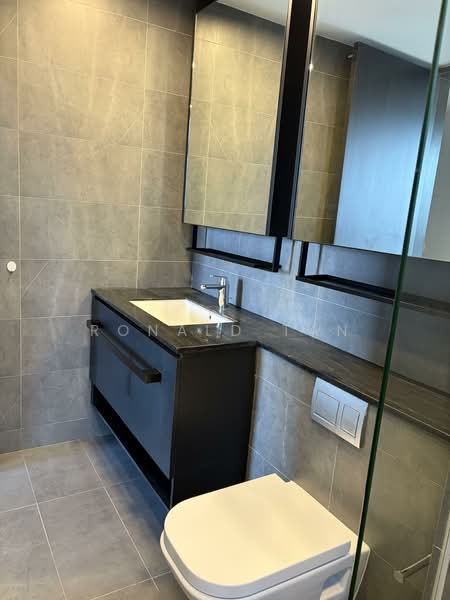 Park Colonial Condominium For Sale at S$ 3,600,000 | PropertyGuru Singapore - Bathroom