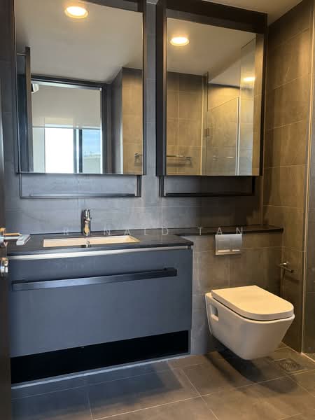 Park Colonial Condominium For Sale at S$ 3,600,000 | PropertyGuru Singapore - Bathroom