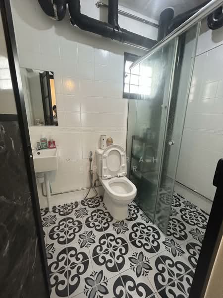484 Admiralty Link HDB Flat For Sale at S$ 590,000 | PropertyGuru Singapore - Bathroom