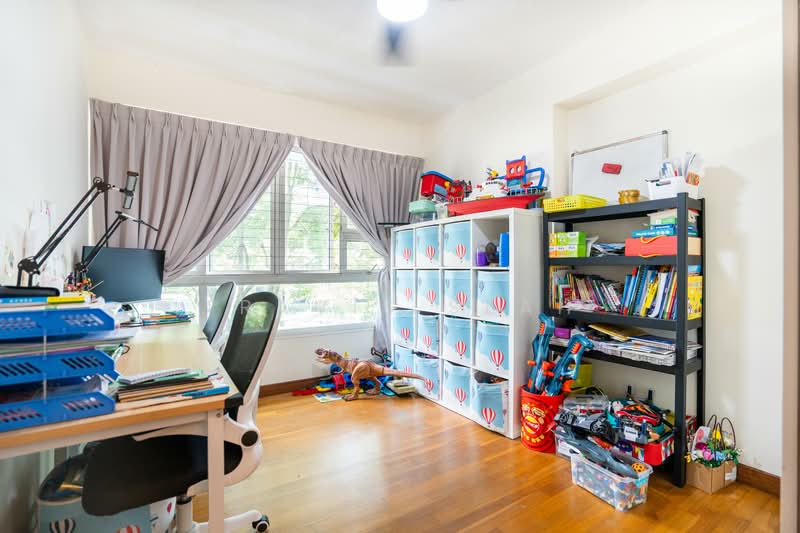 669A Edgefield Plains HDB Flat For Sale at S$ 790,000 | PropertyGuru Singapore - Study
