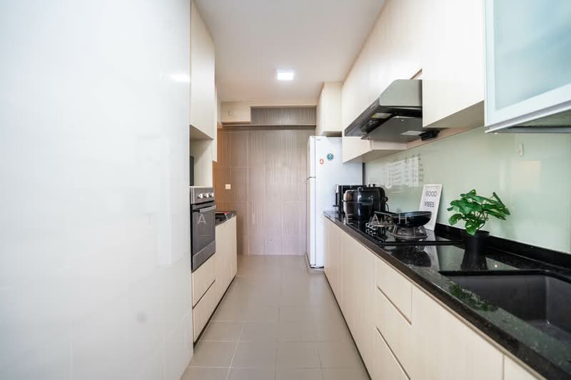 669A Edgefield Plains HDB Flat For Sale at S$ 790,000 | PropertyGuru Singapore - Kitchen