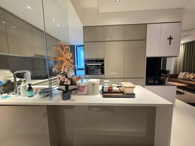 J Gateway Condominium For Sale at S$ 2,700,000 | PropertyGuru Singapore