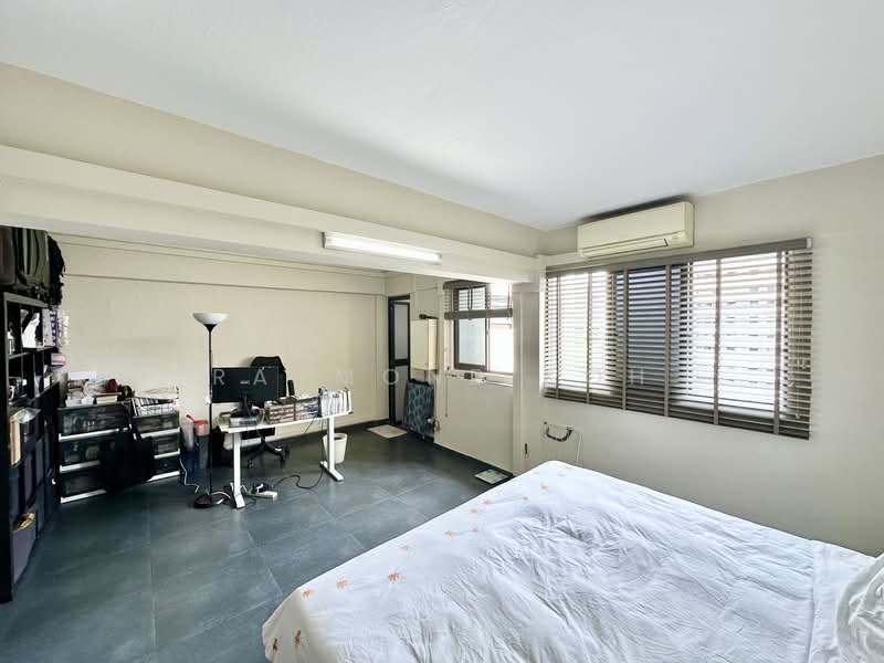 359 Clementi Avenue 2 HDB Flat For Sale at S$ 618,000 | PropertyGuru Singapore - Master Room