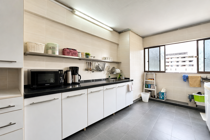 359 Clementi Avenue 2 HDB Flat For Sale at S$ 618,000 | PropertyGuru Singapore - Kitchen