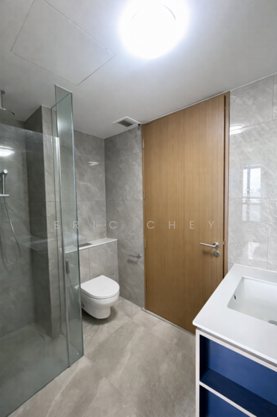 Whistler Grand Condominium For Sale at S$ 900,000 | PropertyGuru Singapore - Bathroom