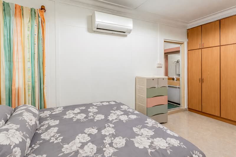 664C Jurong West Street 64 HDB Flat For Sale at S$ 590,000 | PropertyGuru Singapore - Bedroom