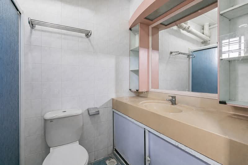 664C Jurong West Street 64 HDB Flat For Sale at S$ 590,000 | PropertyGuru Singapore - Bathroom