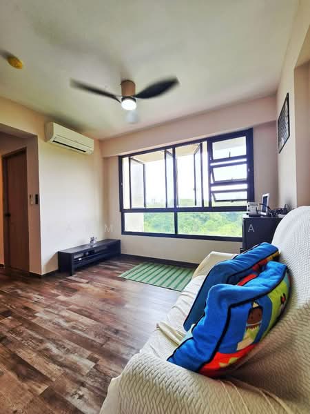 467A Bukit Batok West Avenue 9 HDB Flat For Sale at S$ 540,000 | PropertyGuru Singapore - Living Room