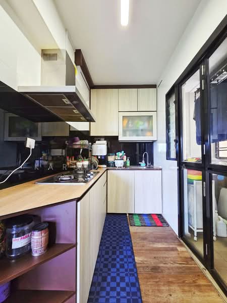 467A Bukit Batok West Avenue 9 HDB Flat For Sale at S$ 540,000 | PropertyGuru Singapore - Kitchen
