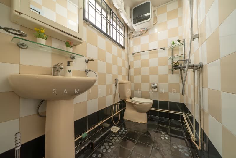 637 Pasir Ris Drive 1 HDB Flat For Sale at S$ 750,000 | PropertyGuru Singapore - Bathroom